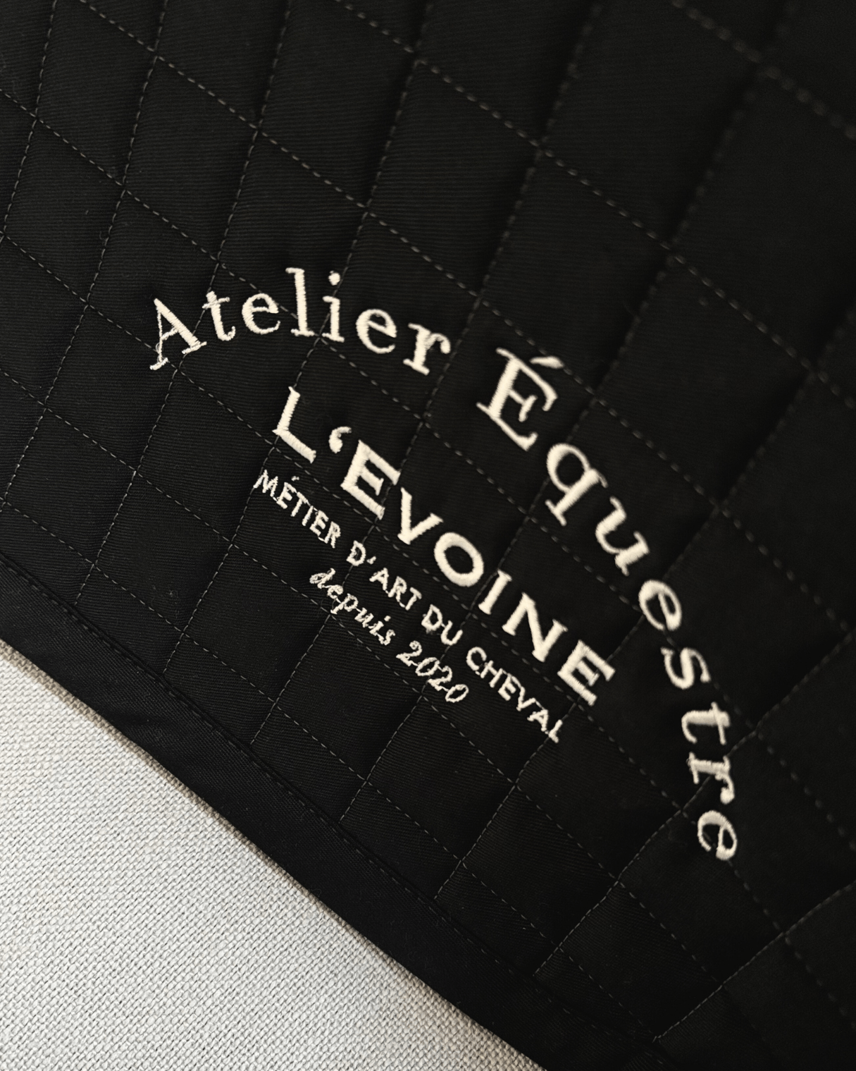 Dressur Schabracke Baumwolle - L'Evoine Logo